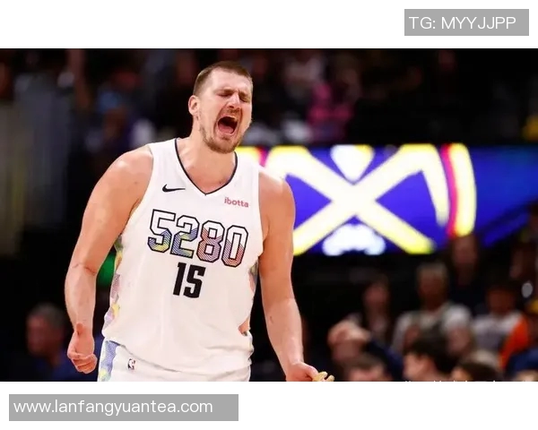 约基奇赛场惊人举动引发球迷热议是否影响球队氛围 约基奇赛场惊人举动引发球迷热议是否影响球队氛围